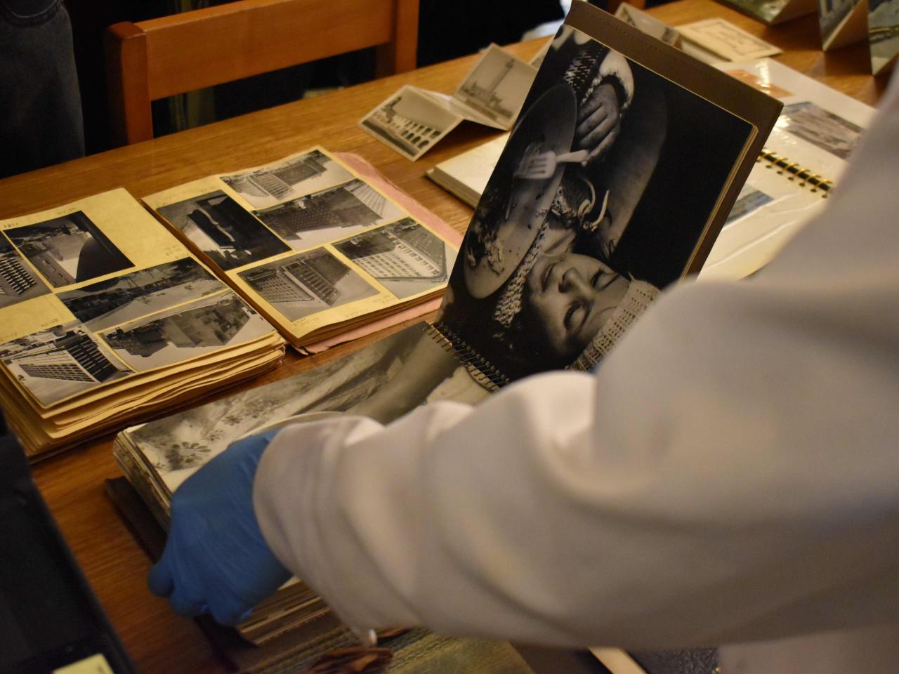 Algunos de los álbumes de la Biblioteca Nacional